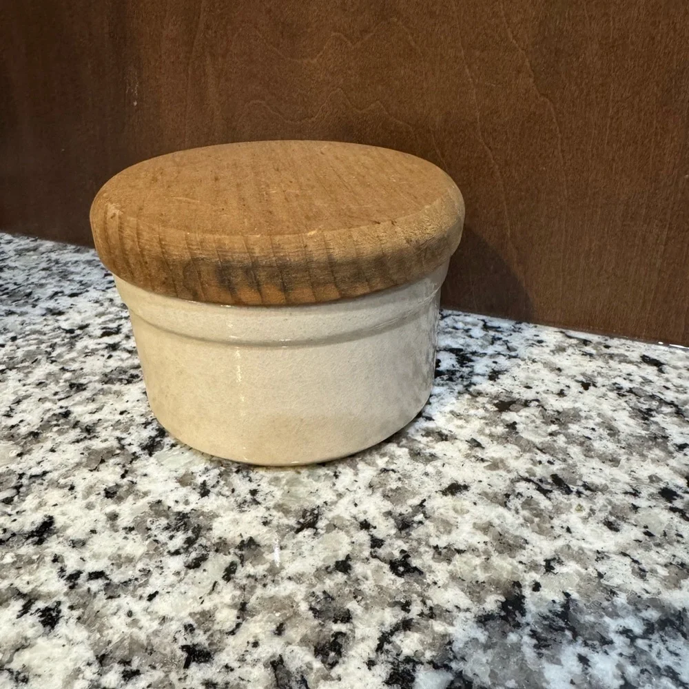 Handcrafted R.R.P. Co. Ceramic‎ Jar, cats
